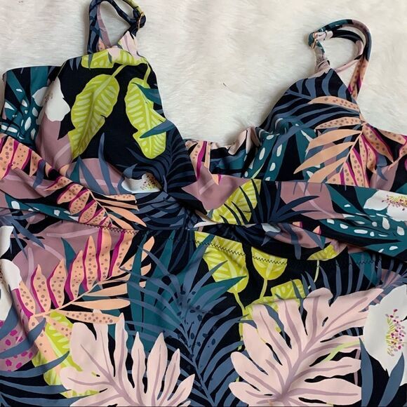 Raisins Curve Plus Size Whitehaven Bloom Underwire Aries Tankini Swim Top 22W - Picture 4 of 7